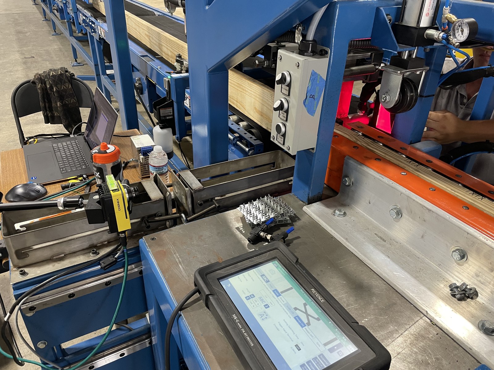 Coordinated-motion floor assembly line building manufactured-home floor decks